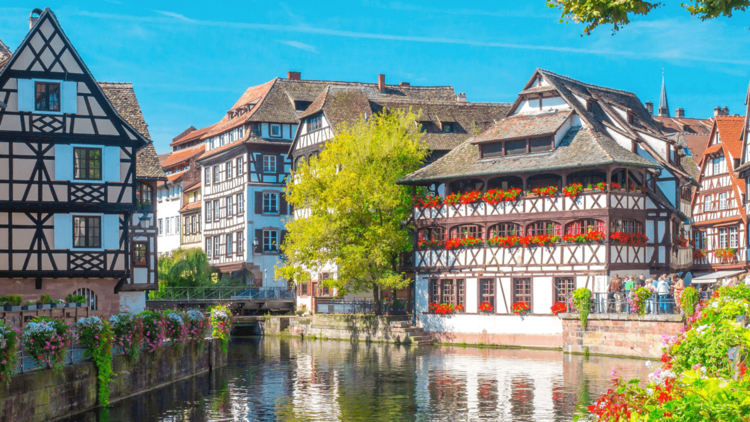 Fachwerkhäuser am Kanal in La Petite France in Strasbourg