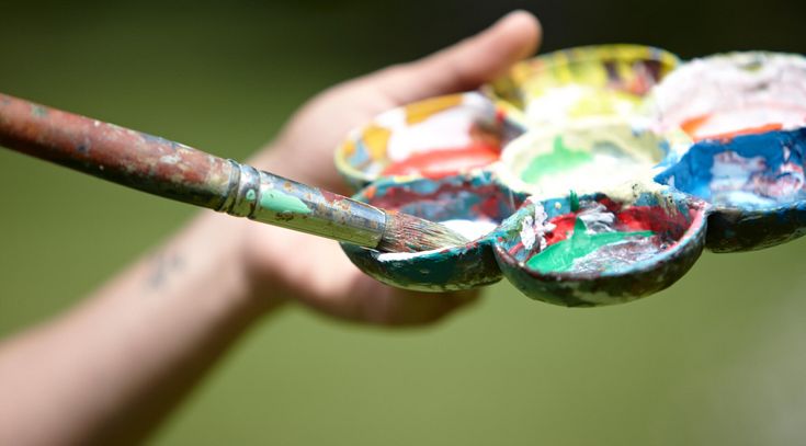 Farbpalette und Pinsel
